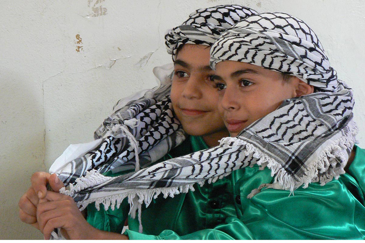 Nati senza diritti. Istruzione e futuro per i profughi palestinesi del Libano. Bolzano.